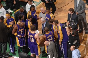 关于菲尼克斯太阳迎NBA季后赛关键赛，今夜回应争议，信心回归，团队化学反应显著的信息