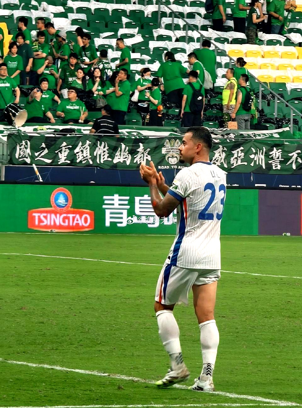 包含转会期足总杯焦点战；北京国安回应争议；气氛紧张；球探报告显示潜力的词条