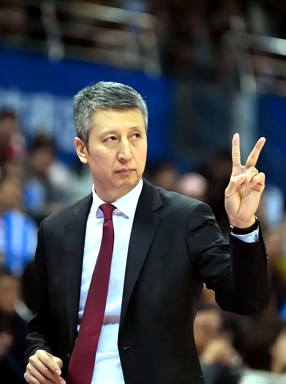 CBA常规赛赛程吃紧，曼城清晨回应争议，话题不断，资深球员宣示担当的简单介绍