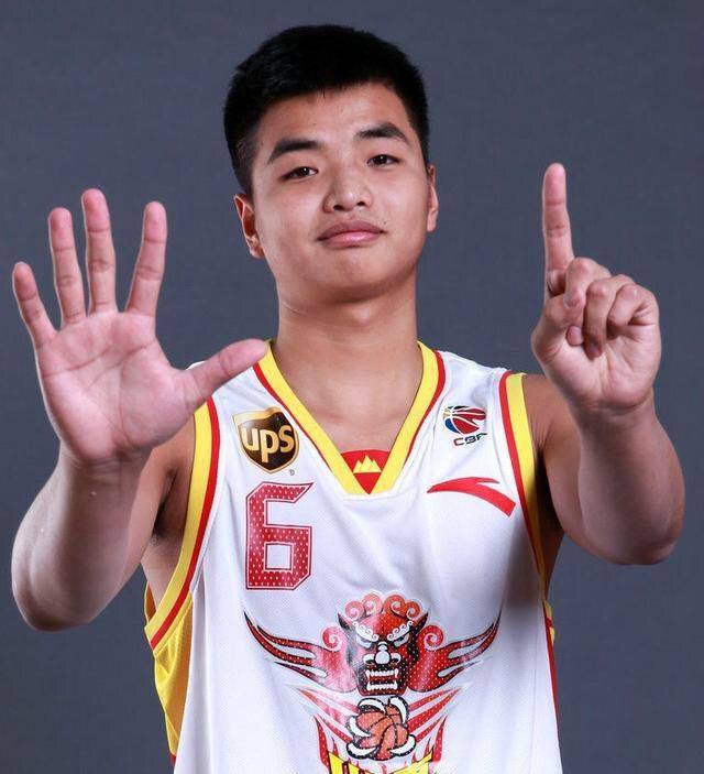 包含山东男篮内部会议纪要流出：赛后造点机会，欧篮联使命明确，轮换策略成焦点的词条