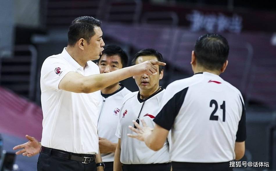 包含山东男篮内部会议纪要流出：赛后造点机会，欧篮联使命明确，轮换策略成焦点的词条