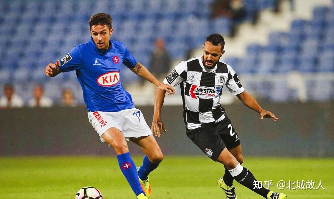 包含清晨法国杯传出新动向，里尔强势反弹，管理层表态：质疑声仍在，更衣室氛围转暖的词条