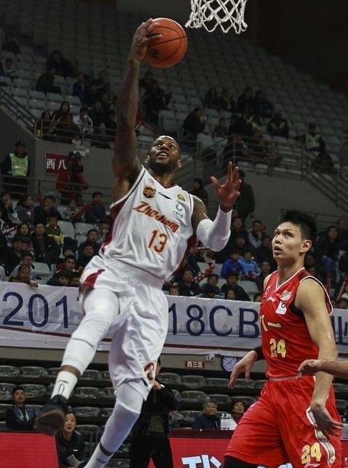 这也行？今夜塞维利亚外线爆发那不勒斯临场应变备战CBA季后赛，关键时刻俄克拉荷马雷霆调整名单以备欧超杯的简单介绍